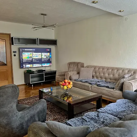 Apartment Pejton House *